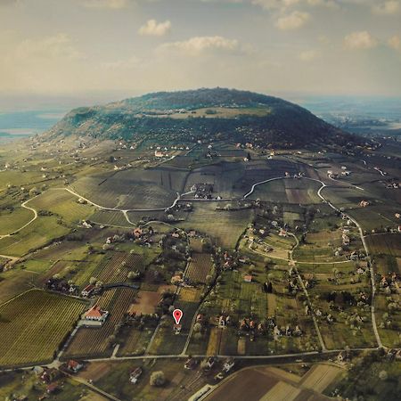 Jera Pince Es Vendeghaz Villa Somlovasarhely Exterior foto